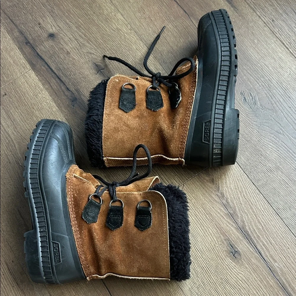 Sorel Wool Leather Snow Boots  !! Size 5